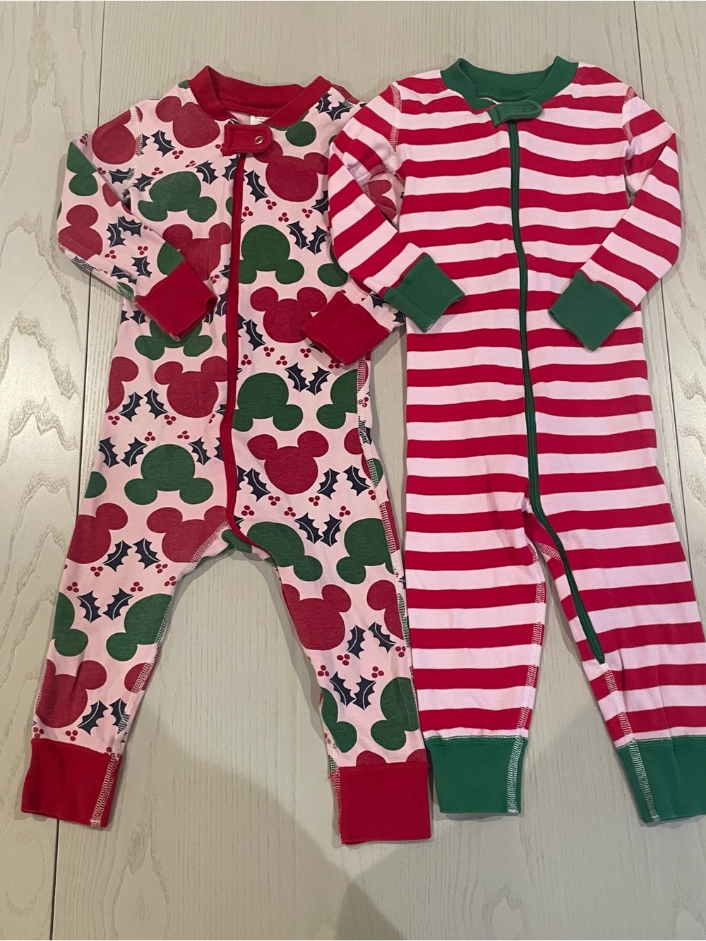 Bundle of 2 Hanna Andersson Holiday HannaJams Sleepers - Size 2T 85